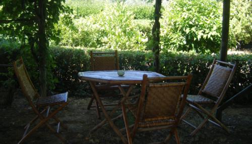 Aussen Violettes Zimmer 700x400