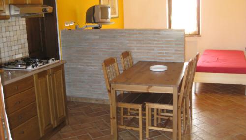 Montaione Küche1 700x400